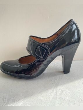 Sofft Leslie Black Patent Mary Jane Round Toe Pump Size 9